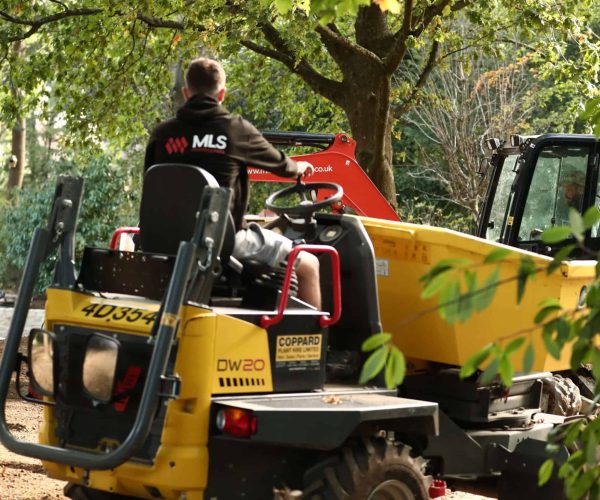 building contractors in Reigate - MLS Contractors , operative using a dumper truck
